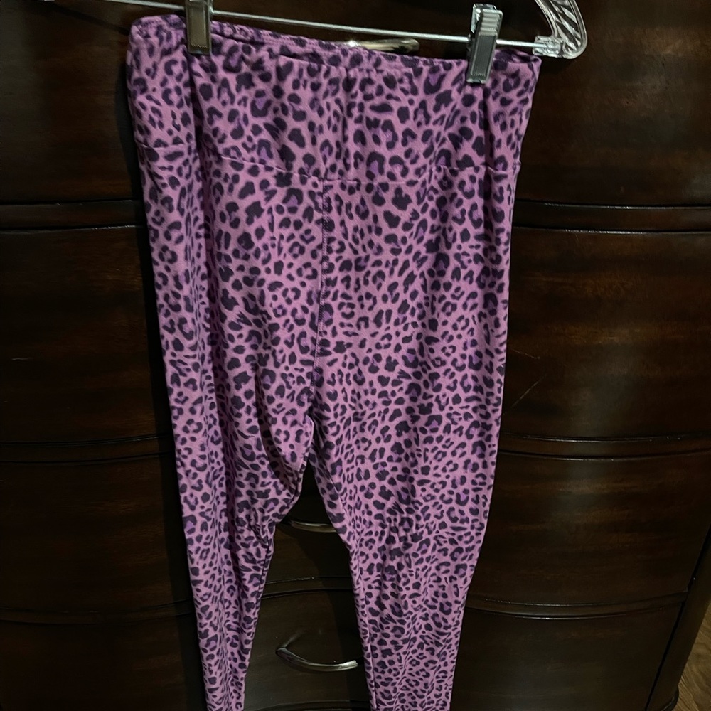 Lularoe OS Leggings purple leopard Animal Print like new